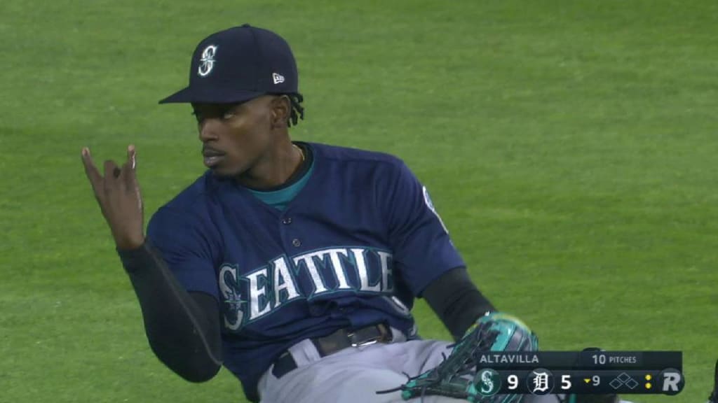 Gordon's sliding catch in center