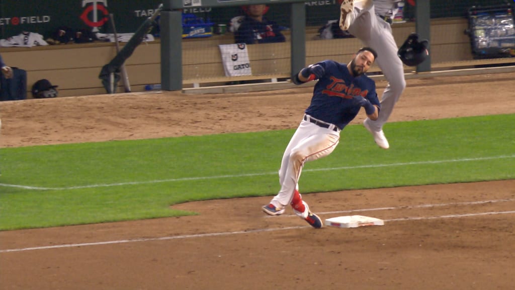 Marwin, Niko collide at first