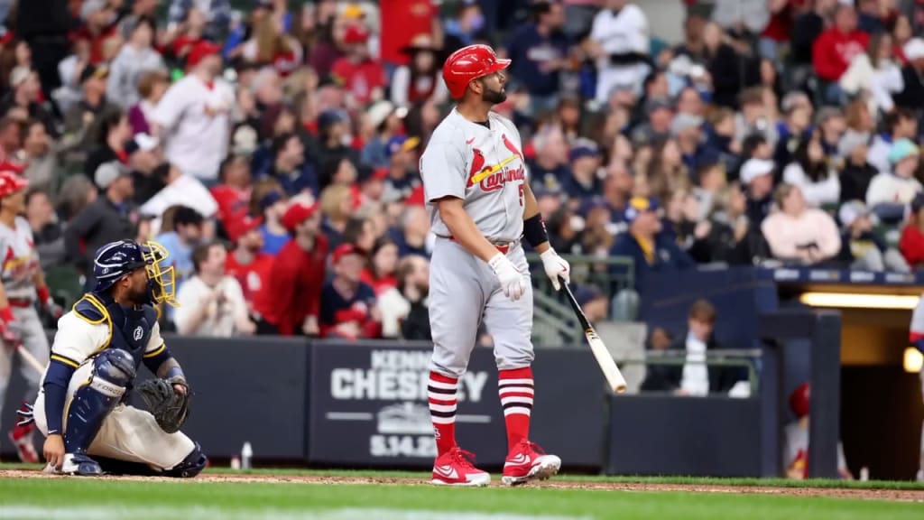 Video: Pujols singles in return to Cardinals at spring training