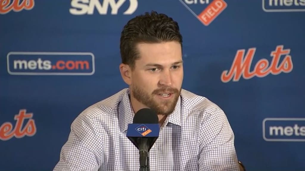 deGrom signs extension