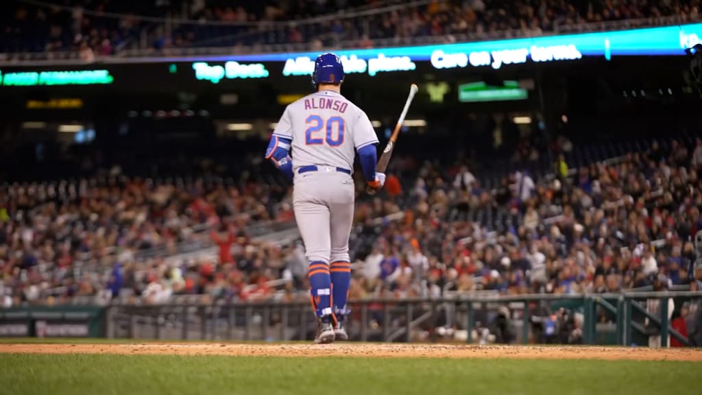 Pete Alonso hits first career grand slam with bat flip