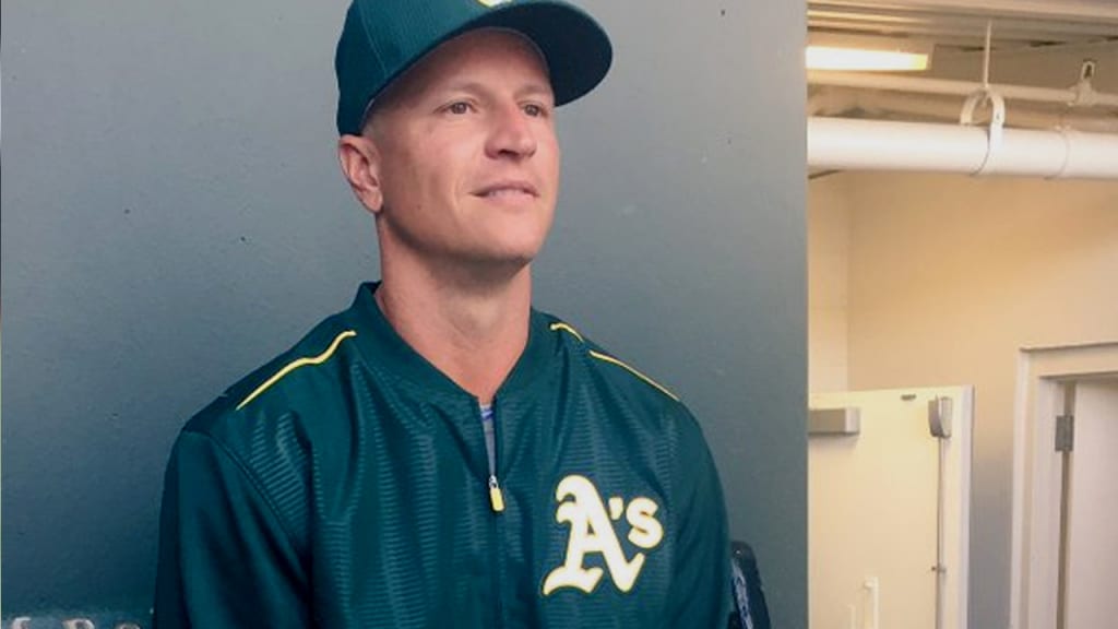 Mark Ellis' .991 career fielding percentage is fifth all-time among second basemen. (Jane Lee)