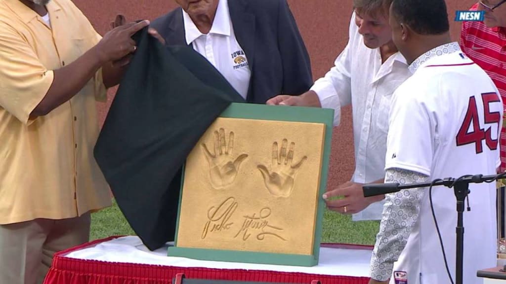 Pedro Martinez reigns in his parade as No. 45 is retired