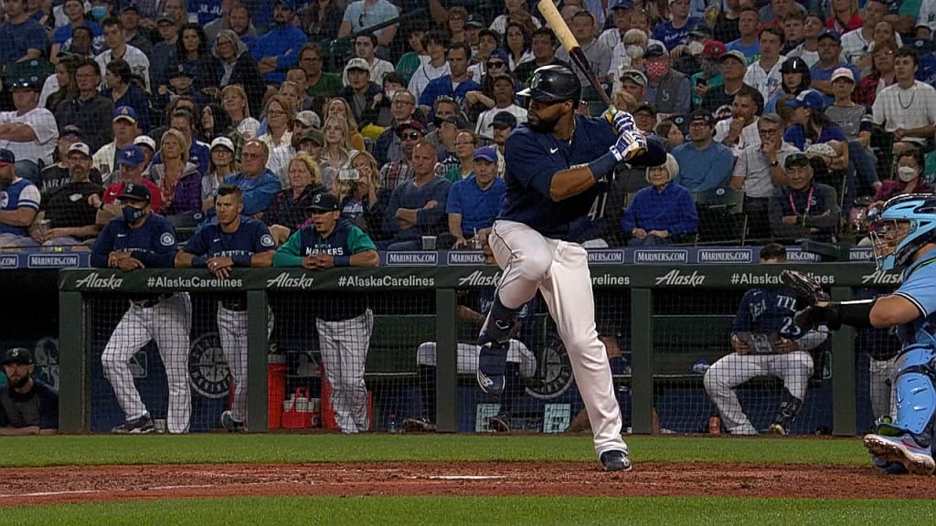 Mariners quiet down Blue Jays fans in a hurry with big first inning