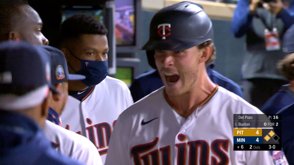 Cruz's walk-off double lifts Twins past Pirates