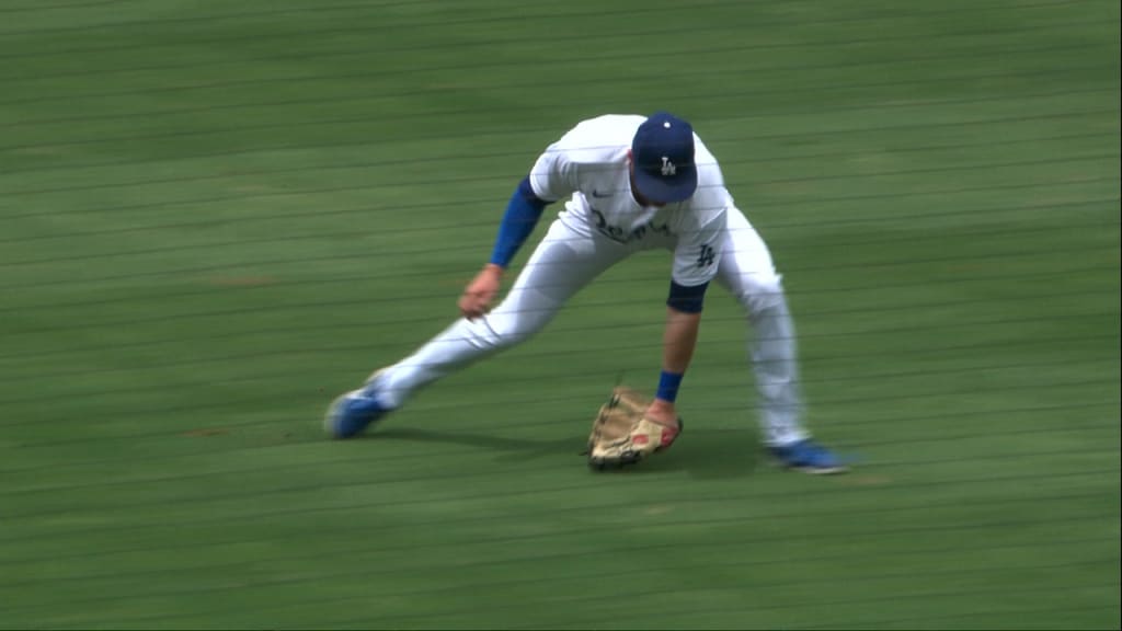 Gavin Lux delivers walk-off hit for Dodgers after costing them with error