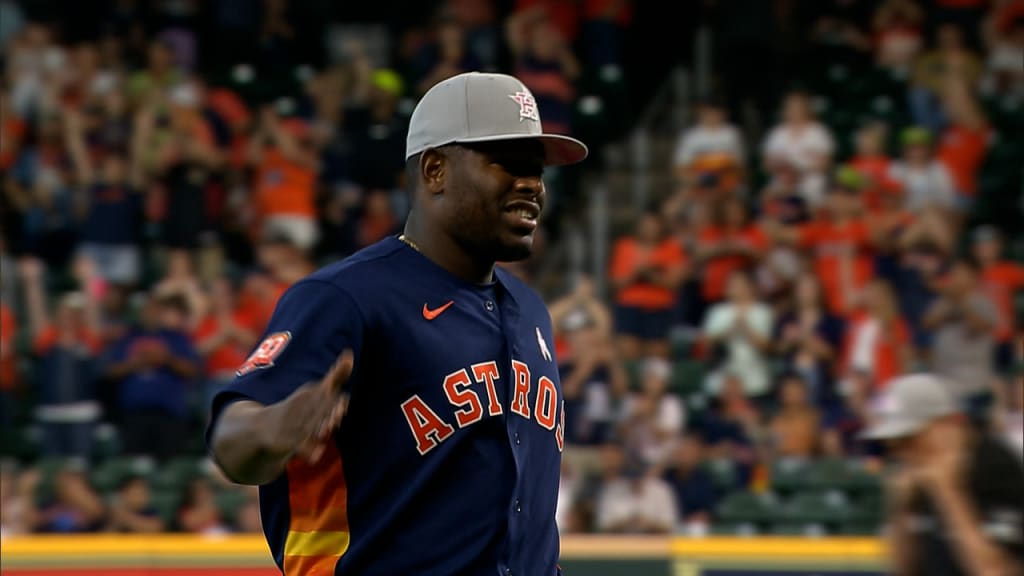 7th straight win puts Astros in first place