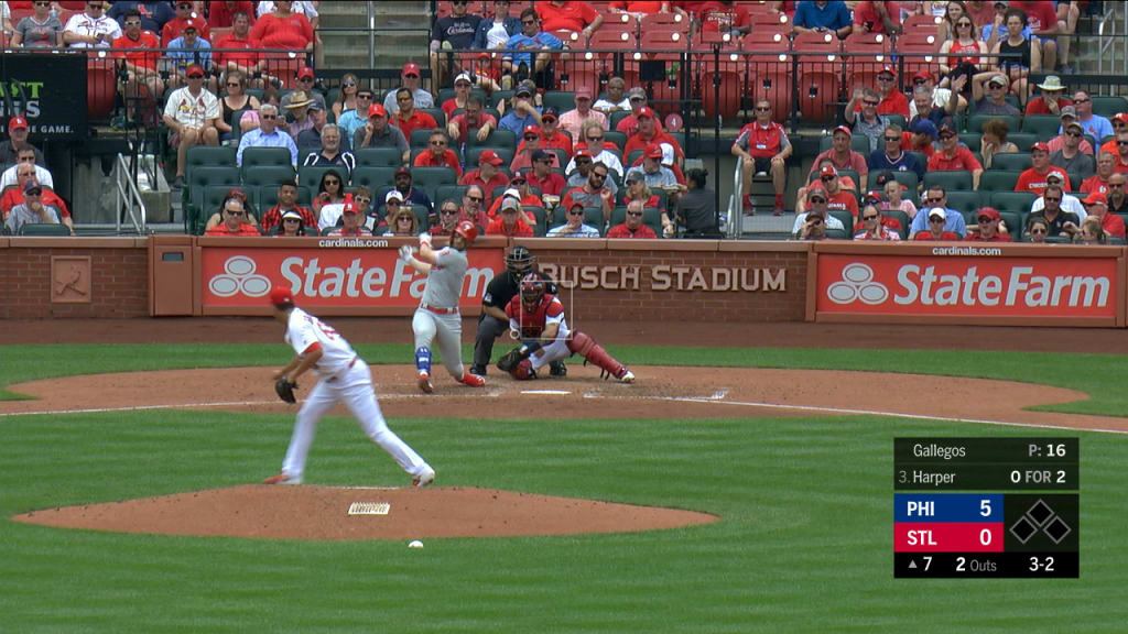 Cardinals reliever Gallegos gets wiped down by umpire after using