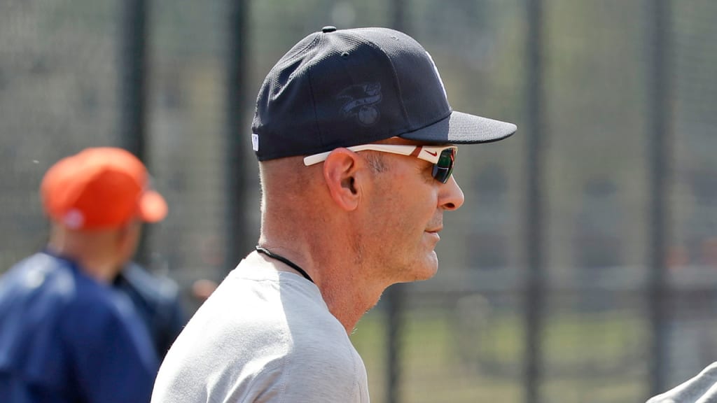 Kirk Gibson will throw out the ceremonial first pitch on Friday at Comerica Park. (John Raoux/AP)