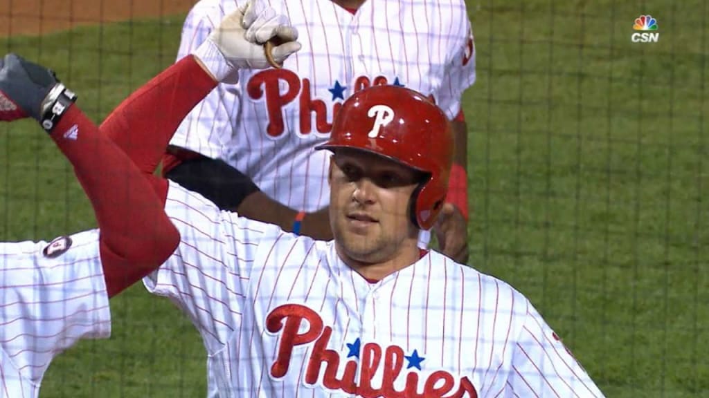 Hot Harper carrying Phils into contention