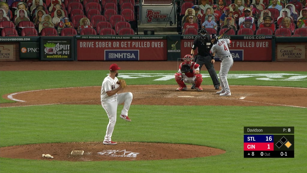 Rays star outfielder pauses home run trot to pose