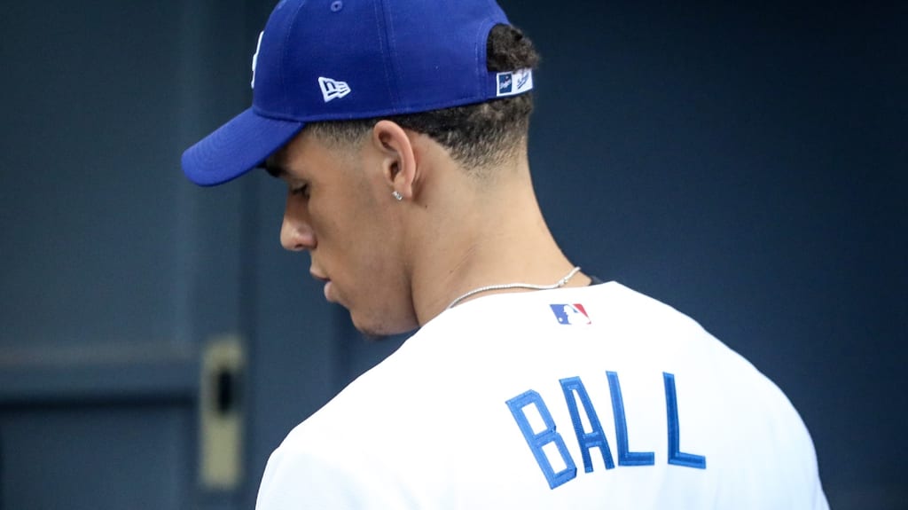 Lakers' Lonzo Ball throws out first pitch at Dodger Stadium