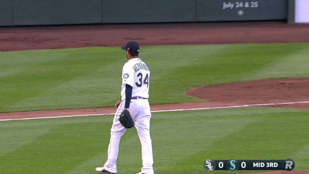 Hernandez's 6th straight K