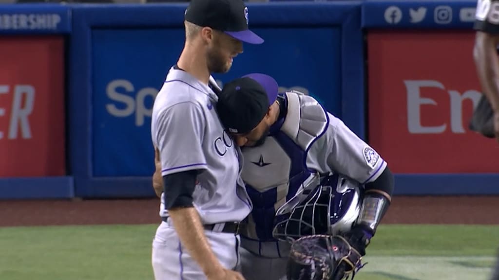 Daniel Bard earns the save