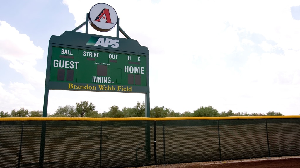 David Peralta surprises fans at baseball field dedication in Wickenburg