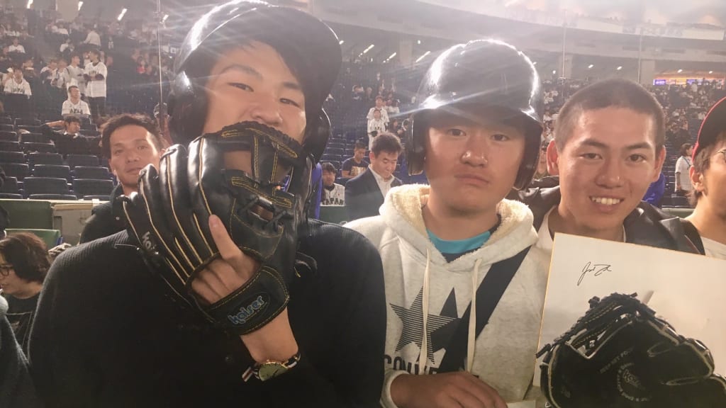 Tokyo Dome Baseball Vendors: The Girls!