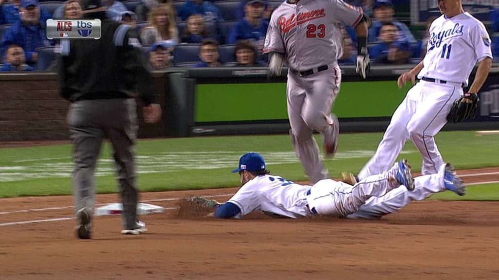 ALDS: Lorenzo Cain stuns the Angels with back-to-back amazing catches