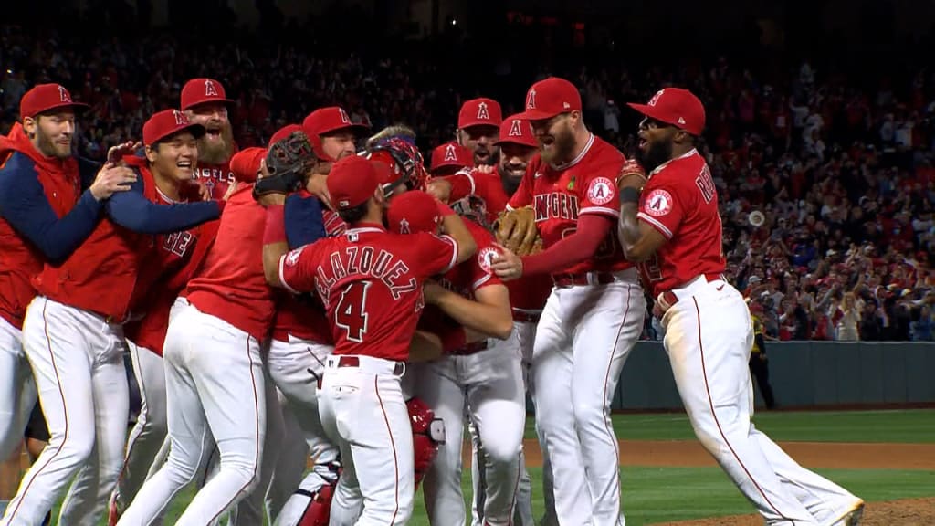 Angels lefty Reid Detmers has no-hitter thru 8 against Rays