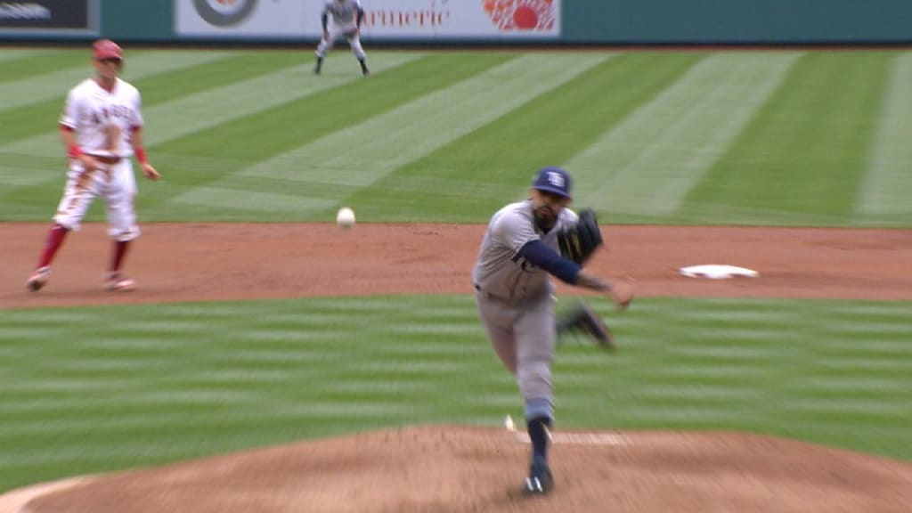 Sergio Romo becomes rare opponent to visit Giants clubhouse