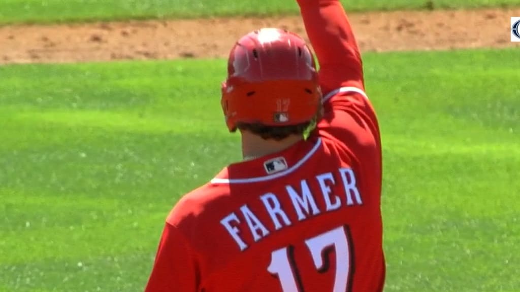 Cincinnati Reds shortstop Kyle Farmer (17) tags St. Louis