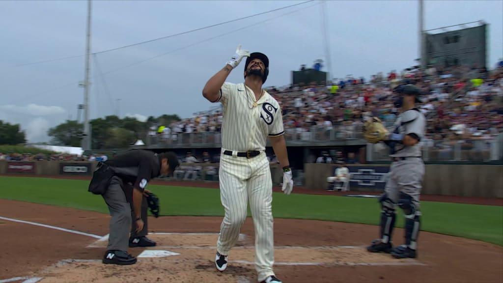 Tim Anderson hits walk-off home run at Field of Dreams