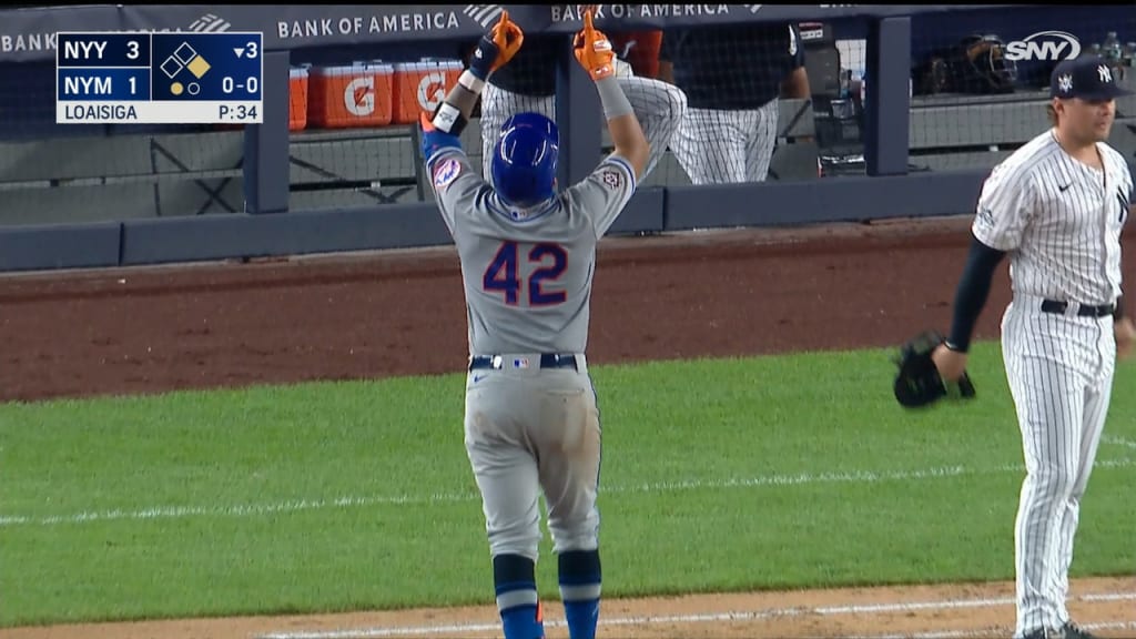 Ali Sánchez's first career hit