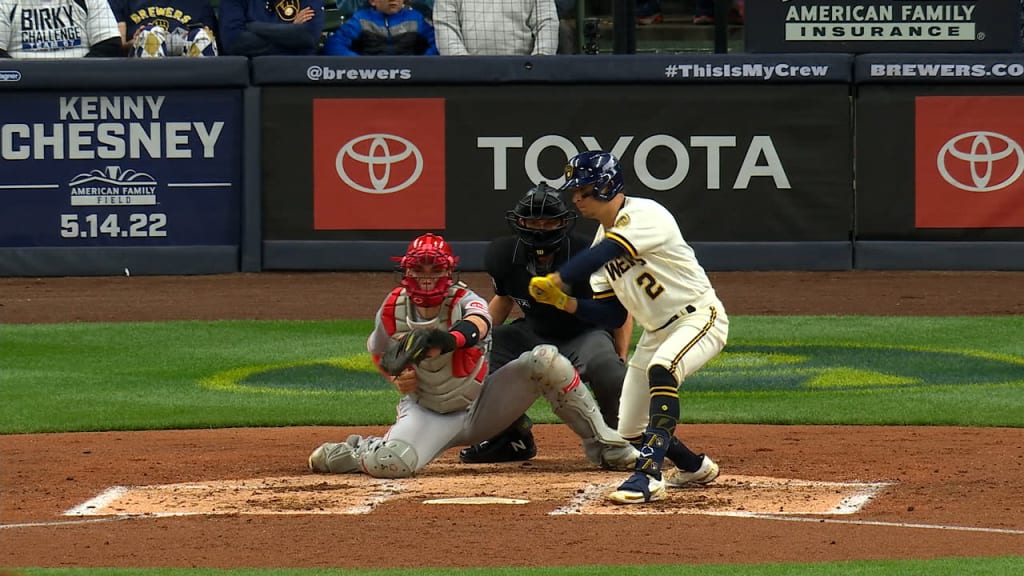 Benches clear after home run in Braves-Brewers