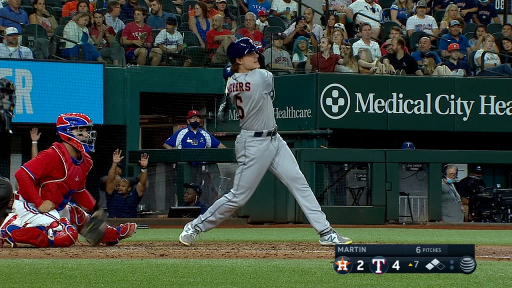 Carlos Correa played with Yuli Gurriel's hair in the dugout after