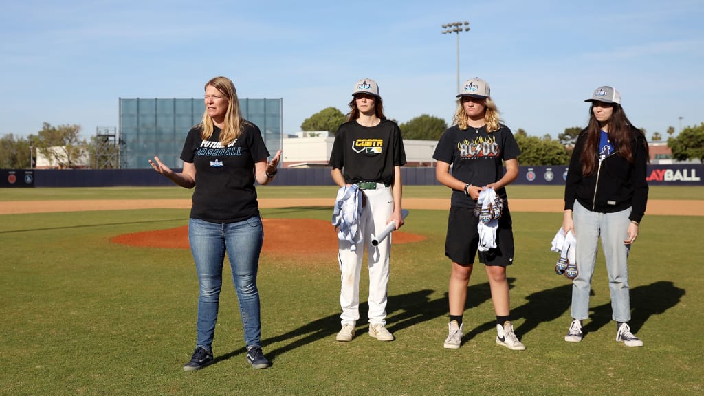 Justine Siegal addresses tournament participants