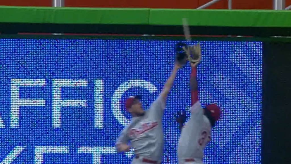 Perkins' incredible leaping grab