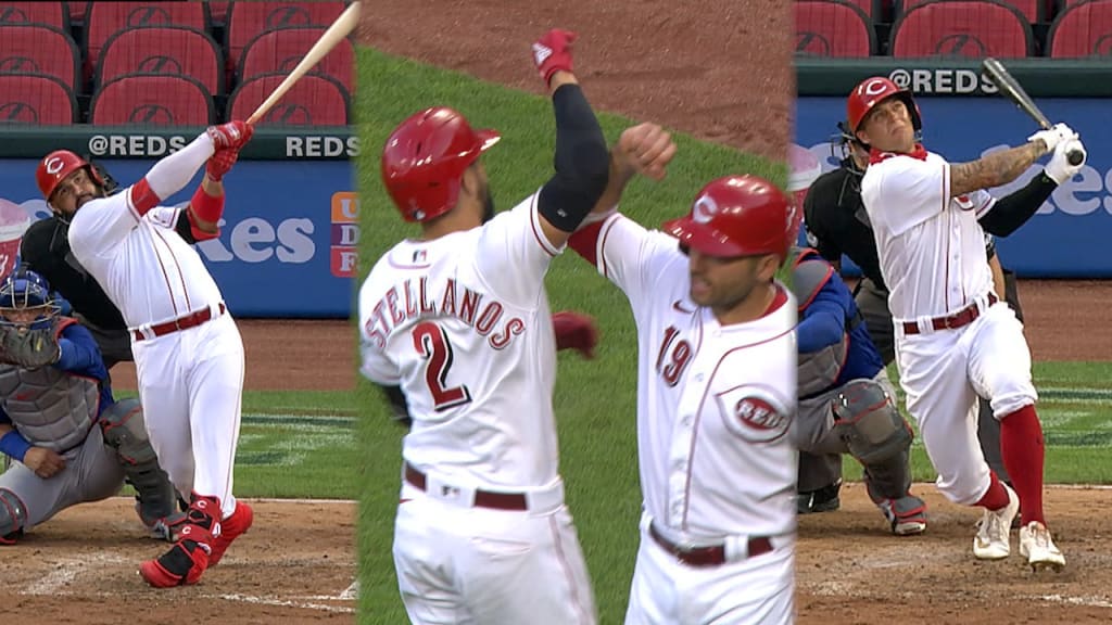 Suarez, Castellanos lift Reds over Royals 6-2