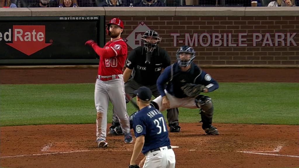 Mitch Haniger's heroic 8th inning RBIs keep Mariners' playoff hopes alive  going into final regular season game