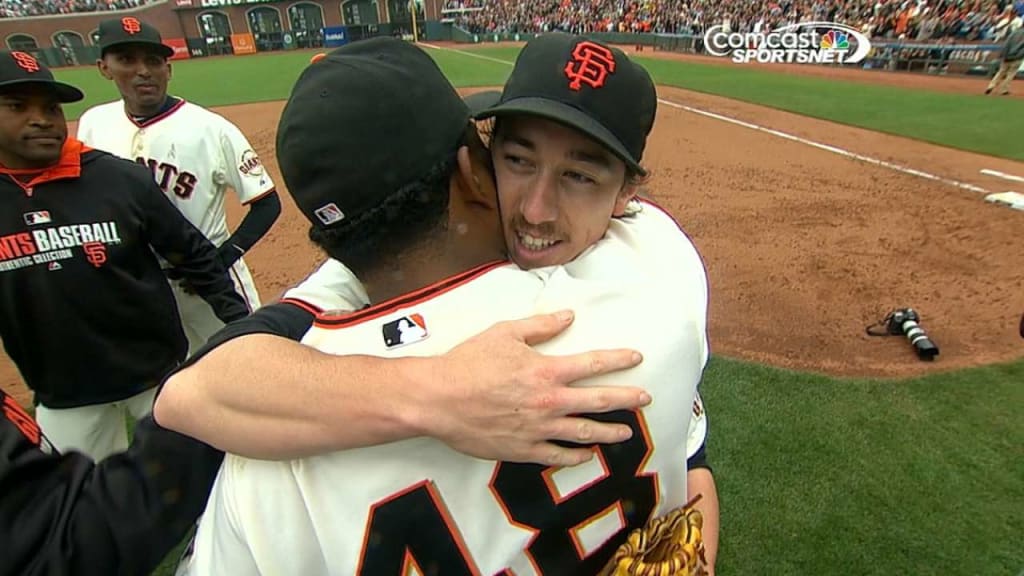 Red is the new black as Lincecum returns to cheers
