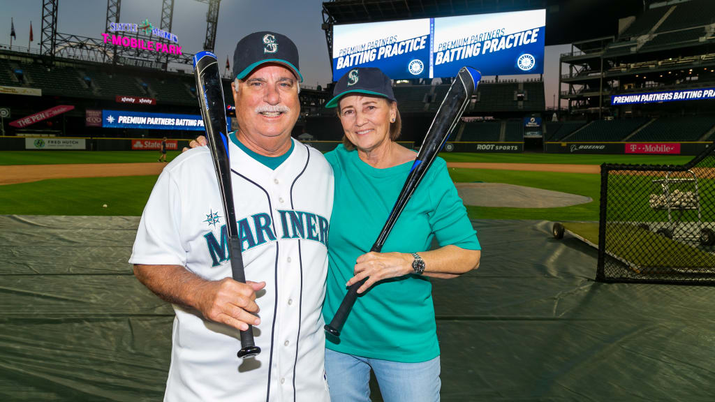 Batting Practice With METALLICA At San Francisco's AT&T Park (Video) 