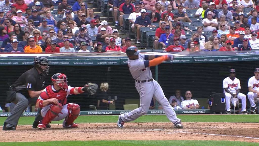 Upton crushes 451-ft shot