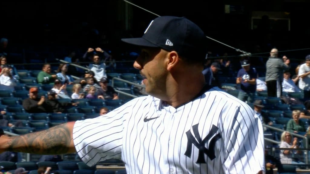 Yankees reliever Trivino warms up in wrong jersey, changes