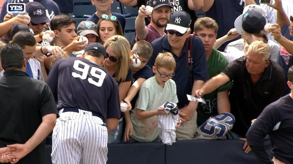 Aaron Judge signs autographs prior to the Yankees game against the