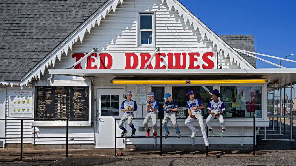 Local Little Leaguers enjoy some ice cream at Ted Drewes in St. Louis. (Photo courtesy of Jean Fruth)