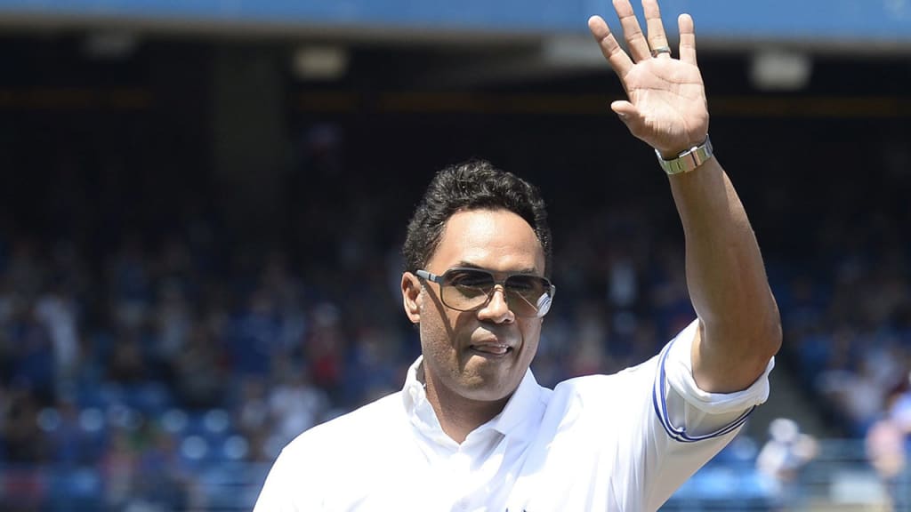 Roberto Alomar hosts tournament in Puerto Rico