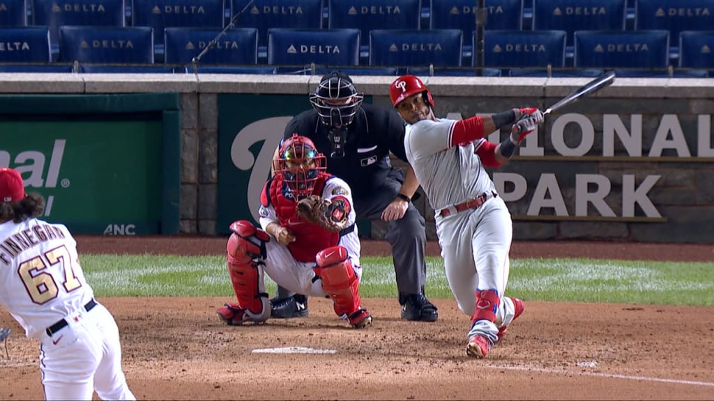 JT Realmuto hits inside-the-park home run to inch Phillies closer