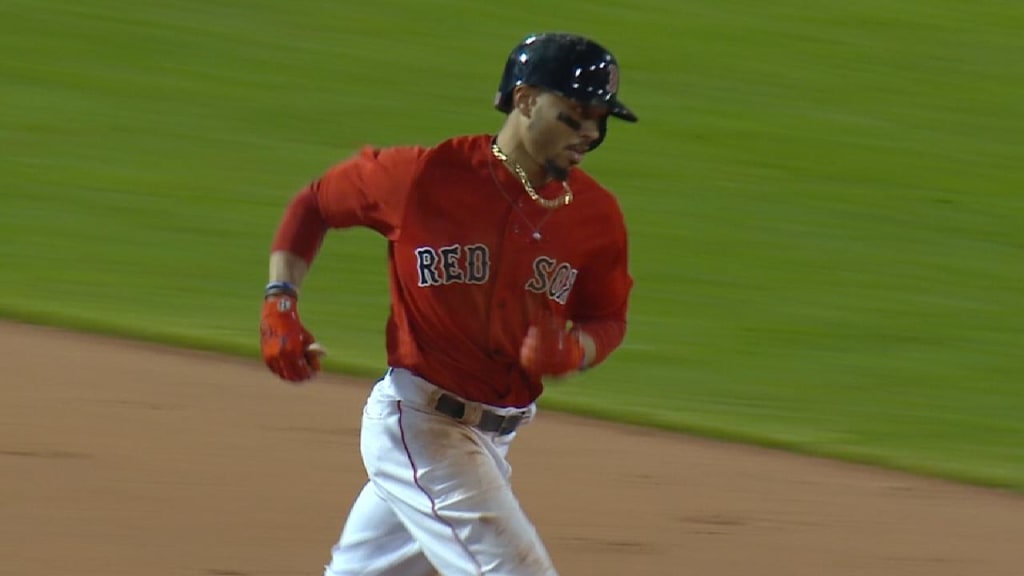 Red Sox renew Mookie Betts' contract for $950,000