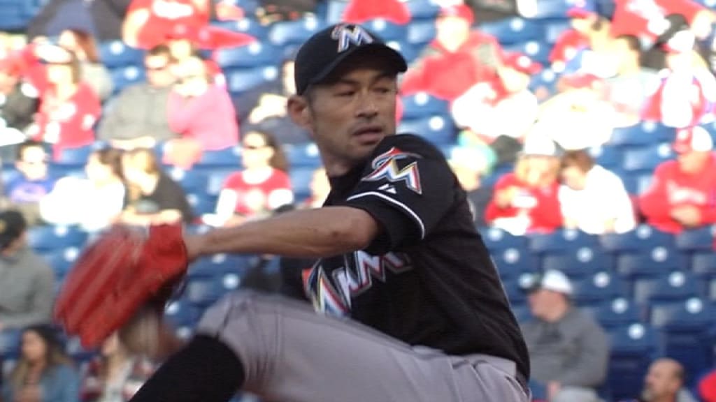 Ichiro makes MLB debut as a relief pitcher