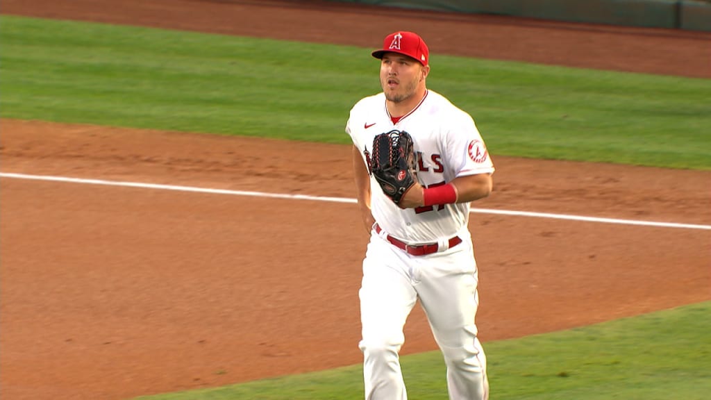 Angels rally to defeat White Sox on Opening Day