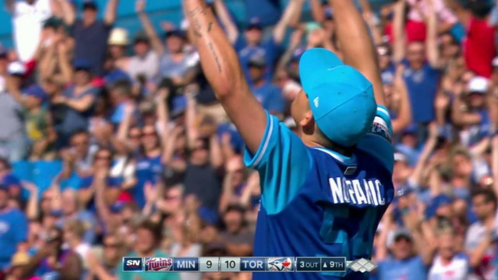 Osuna records 34th save