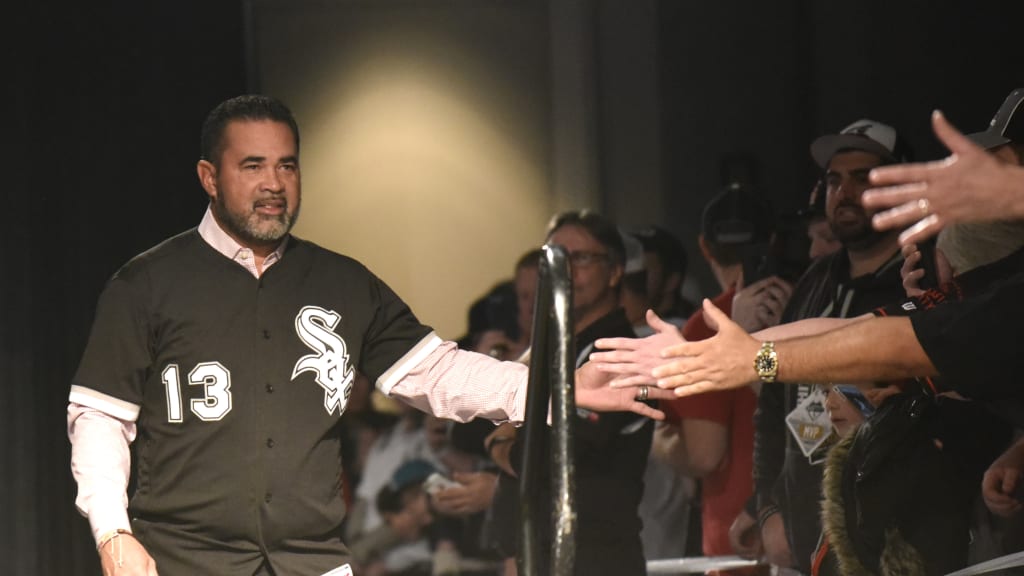 Detroit Tigers should at least talk to Ozzie Guillen about manager job