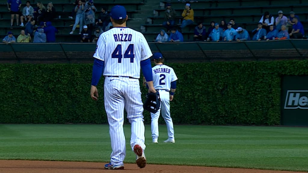 Anthony Rizzo leaves the Cubs game Saturday with back tightness