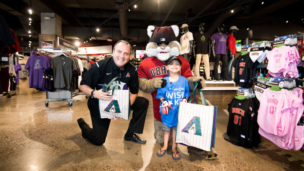 D-backs' new look in high demand at team shops