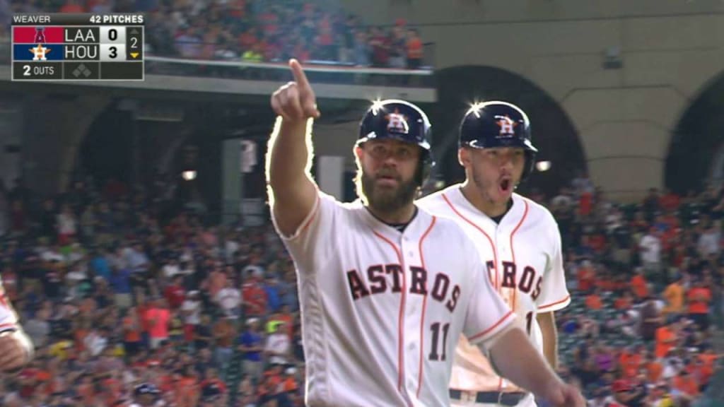 Jason Castro scratched from Astros lineup with bruised hand