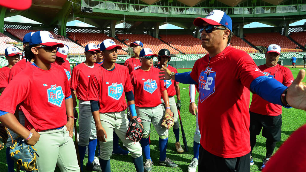 Roberto Alomar hosts tournament in Puerto Rico