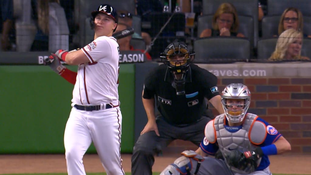Braves player pearls why does Joc Pederson wear pearl necklace